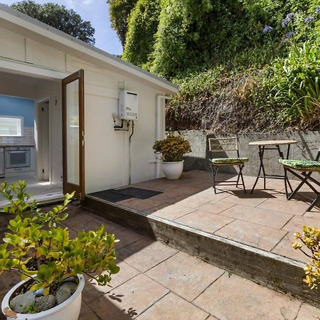 Peaceful & Private City Cottage With Carparks Веллингтон Экстерьер фото