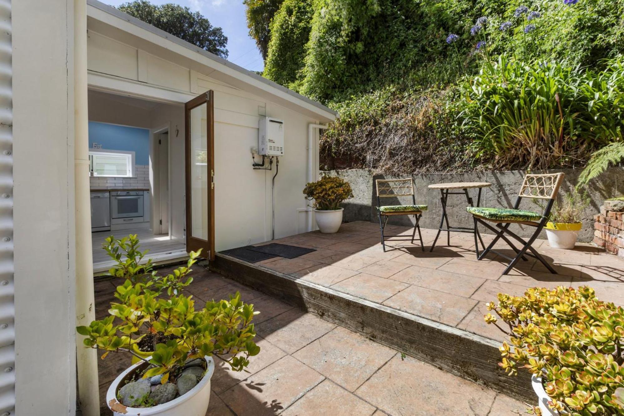 Peaceful & Private City Cottage With Carparks Веллингтон Экстерьер фото
